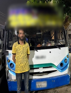 <strong>القبض على قائدي اتوبيسين لسيرهم برعونة واصطدامهما ببعضهما في مصر الجديدة </strong>