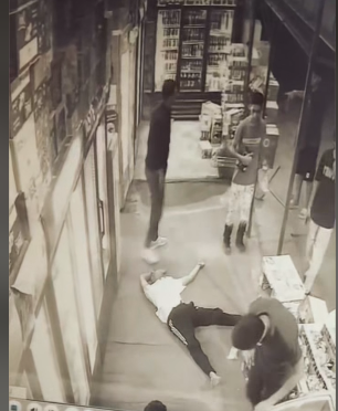 <strong>اعتداء مجموعة أشخاص على شاب في بني سويف </strong>