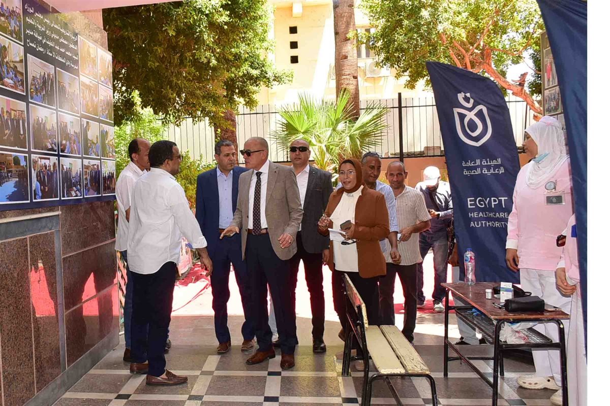 محافظ الأقصر يتفقد لجان الانتخابات