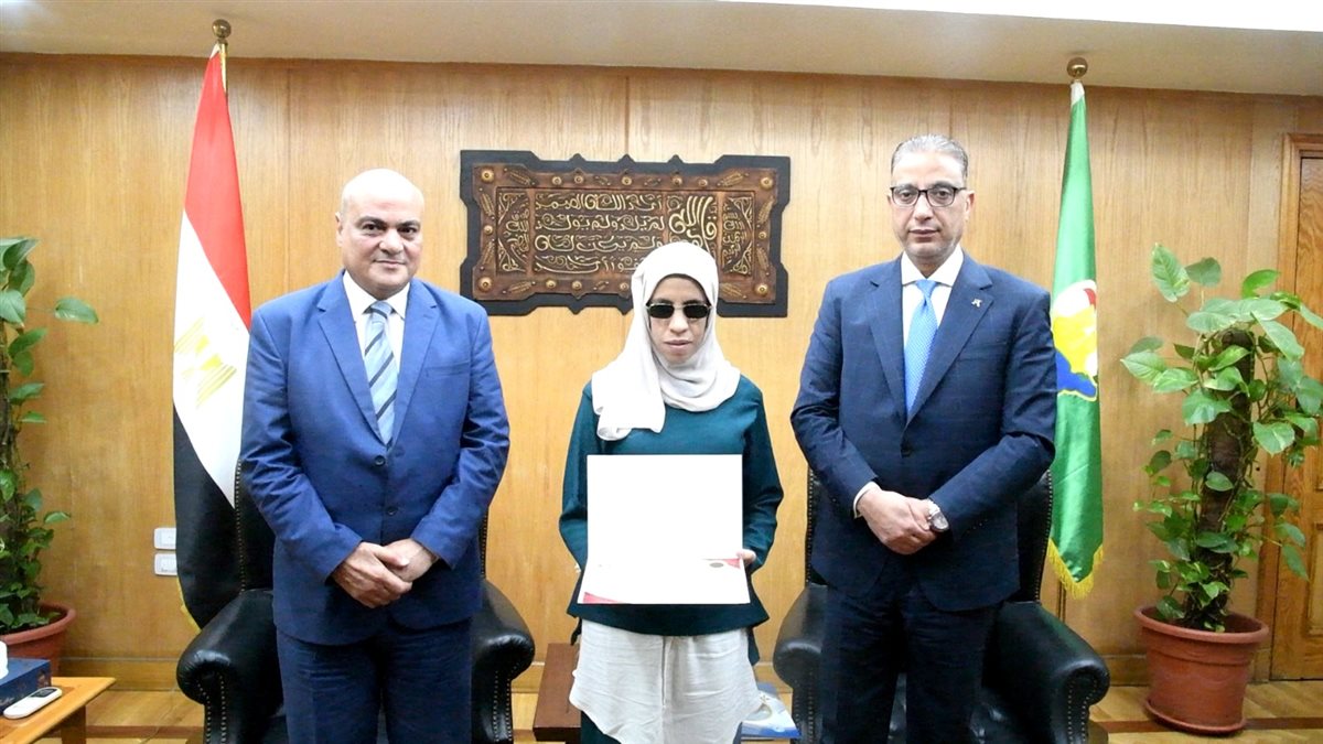 محافظ الفيوم ورئيس الهيئة العامة لتعليم الكبار يبحثان آليات تنفيذ برامج محو الأمية