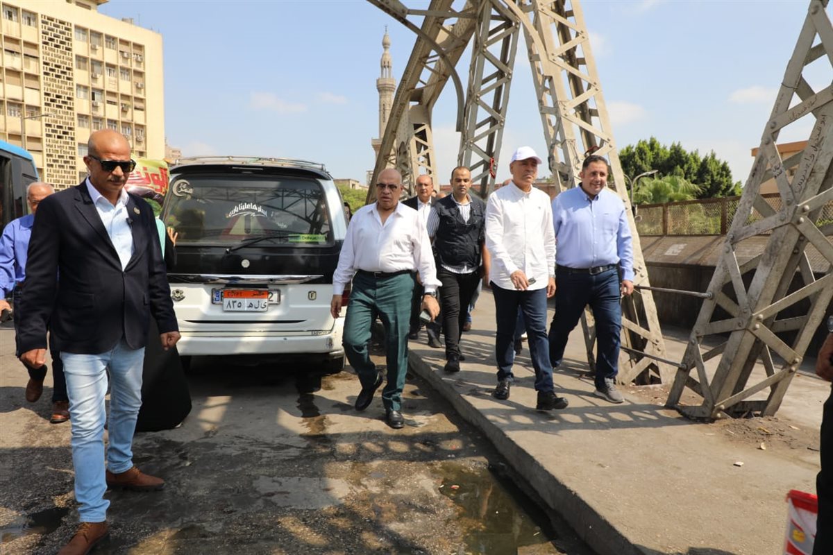 محافظ القاهرة يشدد على إزالة كافة الإشغالات المتواجدة أعلى كوبري الليمون التراثى