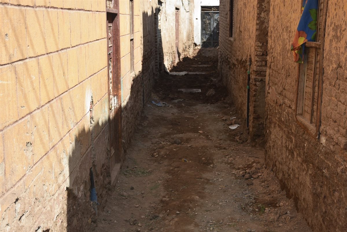 رئيس شركة مياه الشرب يتابع الوصلات المنزلية بالرياينةً