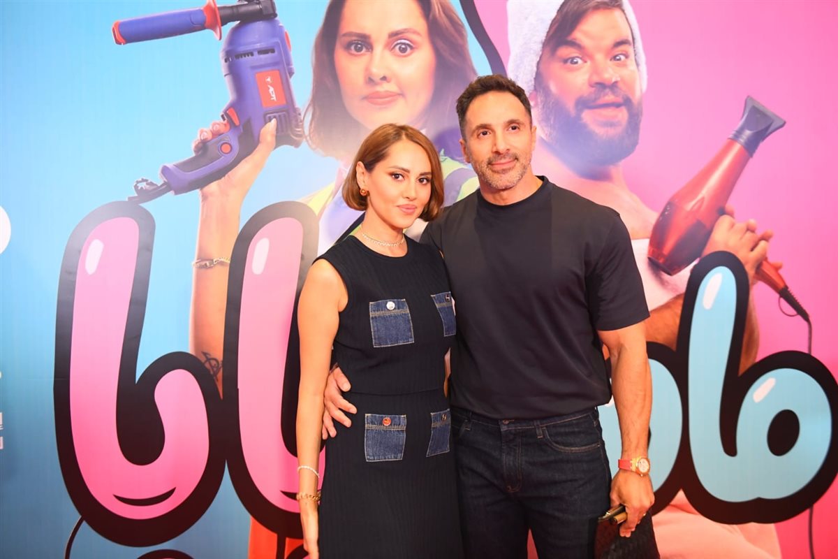 داعمها الأول.. أحمد عبد العزيز زوج ياسمين رئيس يدعمها في العرض الخاص لفيلمها ماما وبابا