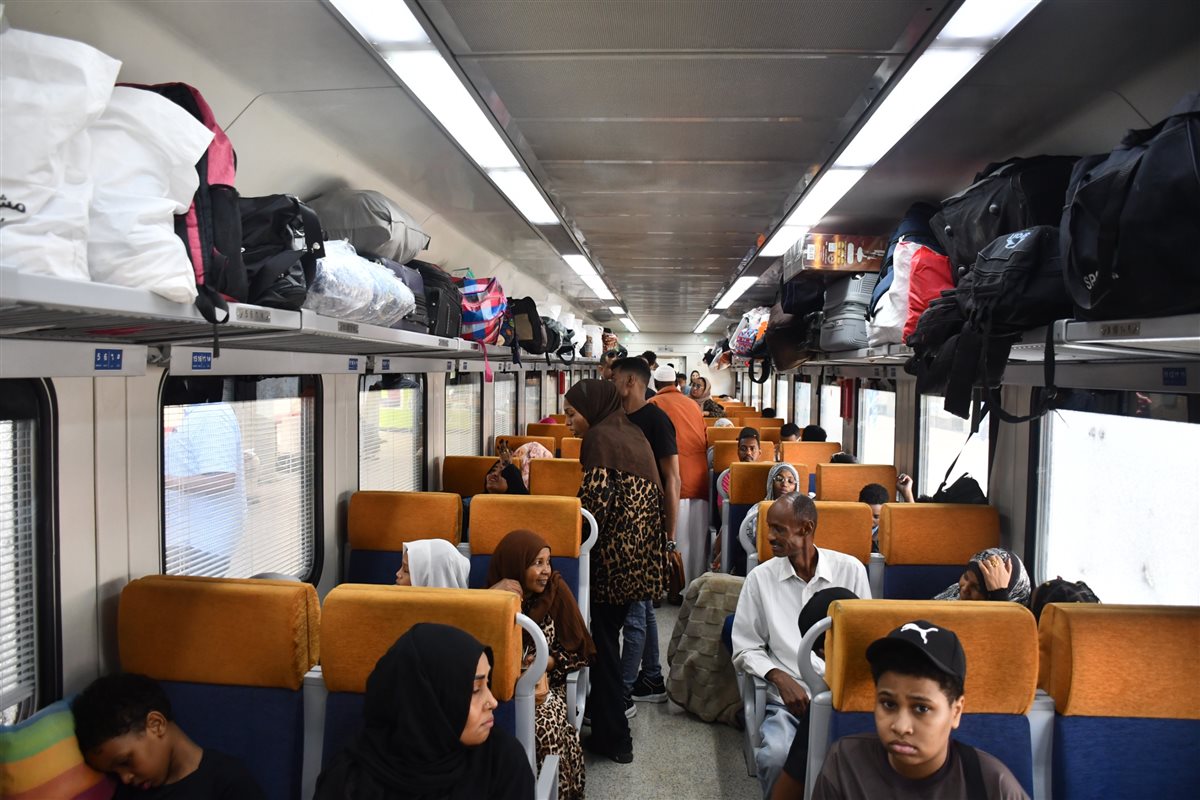 جانب من تشغيل القطار الثامن لتسهيل العودة الطوعية للأشقاء السودانيين