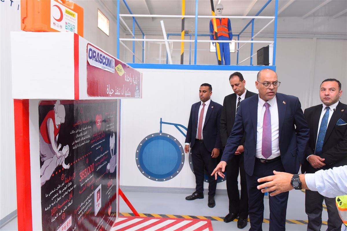 وزير العمل يزور موقع النحاس للمترو الجديد بالإسكندرية ويتفقد دورات تدريبية للعمال على إجراءات السلامة