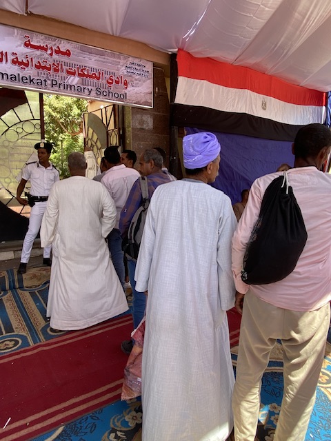 طوابير امام اللجان&nbsp;