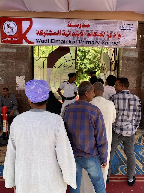 طوابير امام اللجان&nbsp;