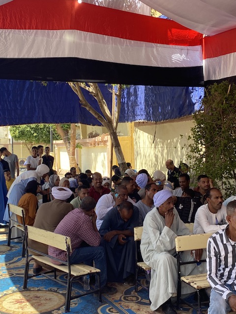 طوابير امام اللجان&nbsp;