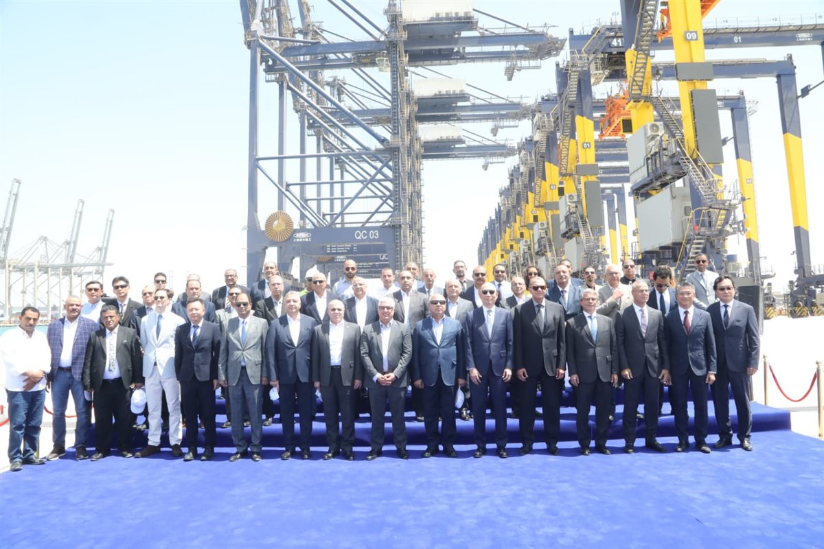 جانب من جولة الوزير في ميناء السخنة