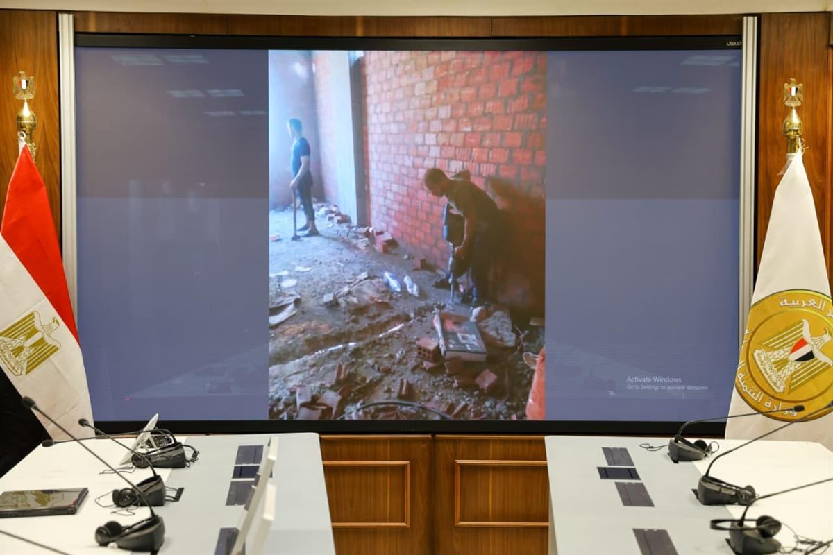 وزيرة التنمية المحلية: رصد مخالفة عقار لرخصة البناء بالوراق وإزالة الأدوار المخالفة