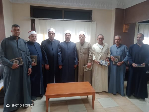 لجهودهم المخلصة في خدمة بيوت الله.. أوقاف القاهرة تكرم المتميزين من أئمة وعمال مسجدي فاطمة الزهراء وأحمد حسانين