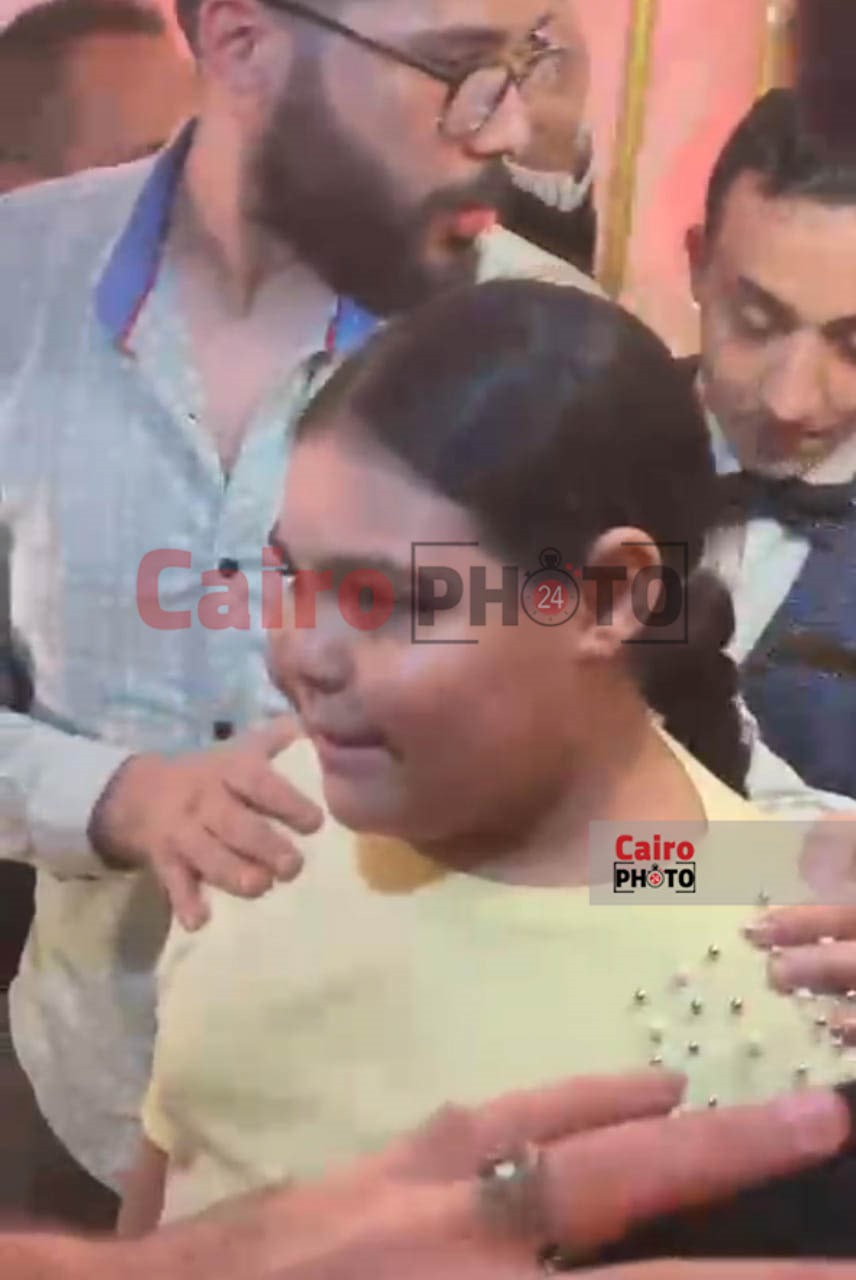 حقق حلمها.. تامر حسني رفقة هايدي بطلة تريند الشيبسي