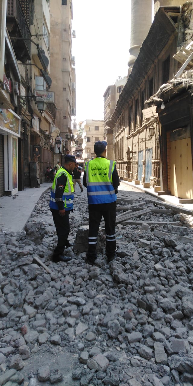 انهيار جزئي لعقار قديم خالٍ