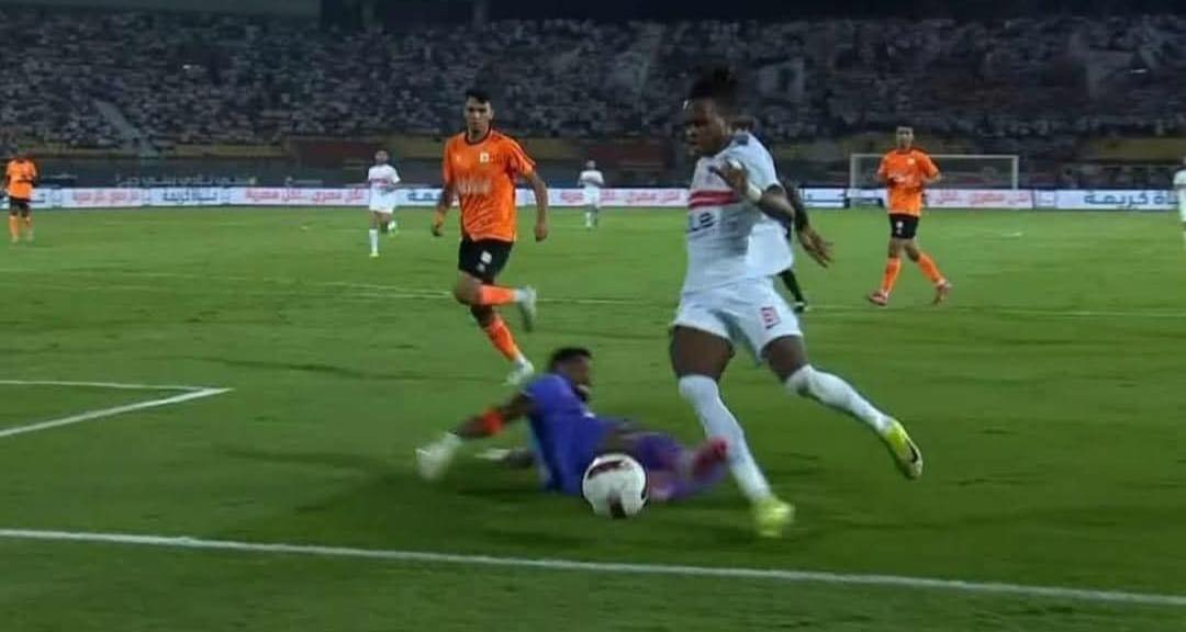 <strong>لقطة شيكو بانزا من مباراة الزمالك وفاركو </strong>