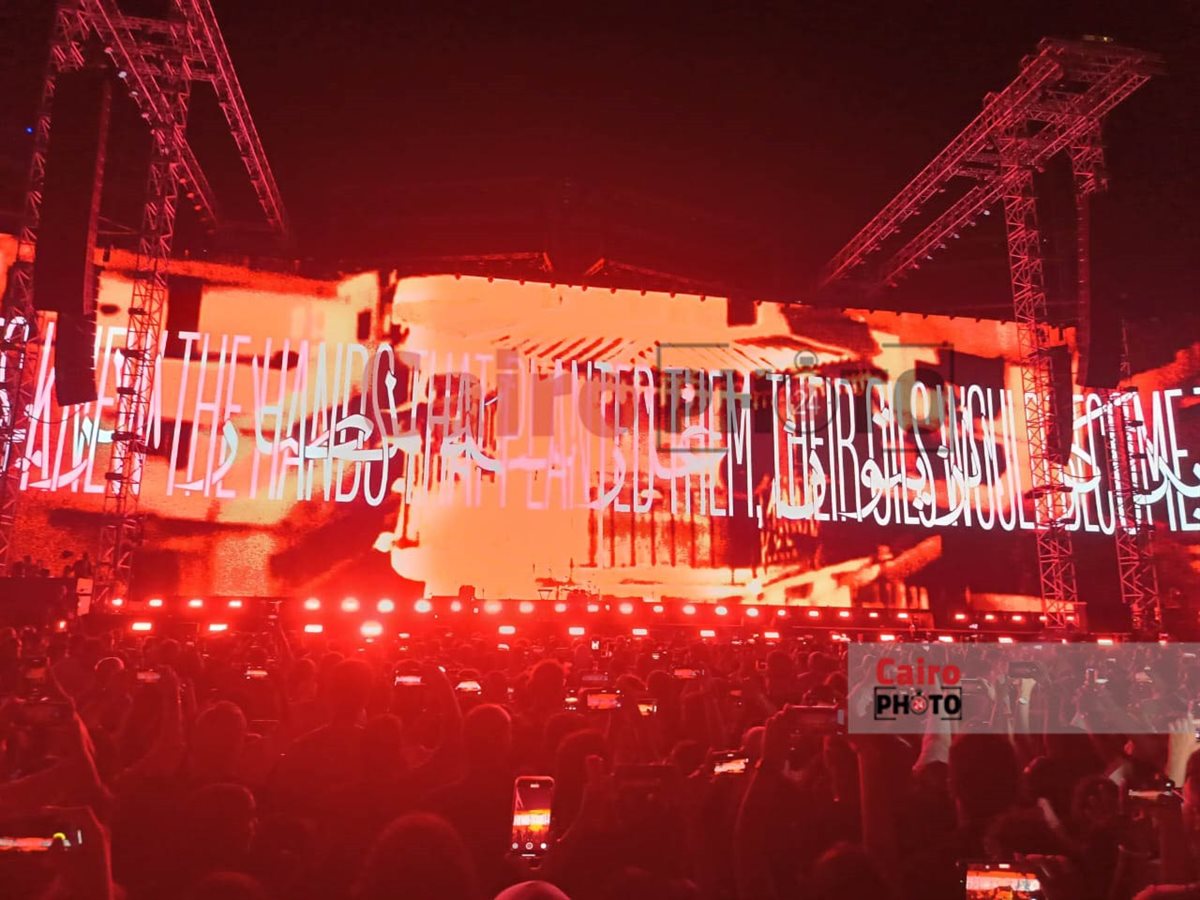 <strong>فرقة كايروكي تعرض صور لشهداء غزة في حفلها بمهرجان العلمين</strong>