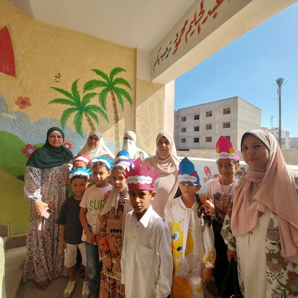 كأنه عيد.. الصغار يتألقون بالزي الأزهري في اليوم العالمي لسرد القرآن كاملا في جلسة واحدة