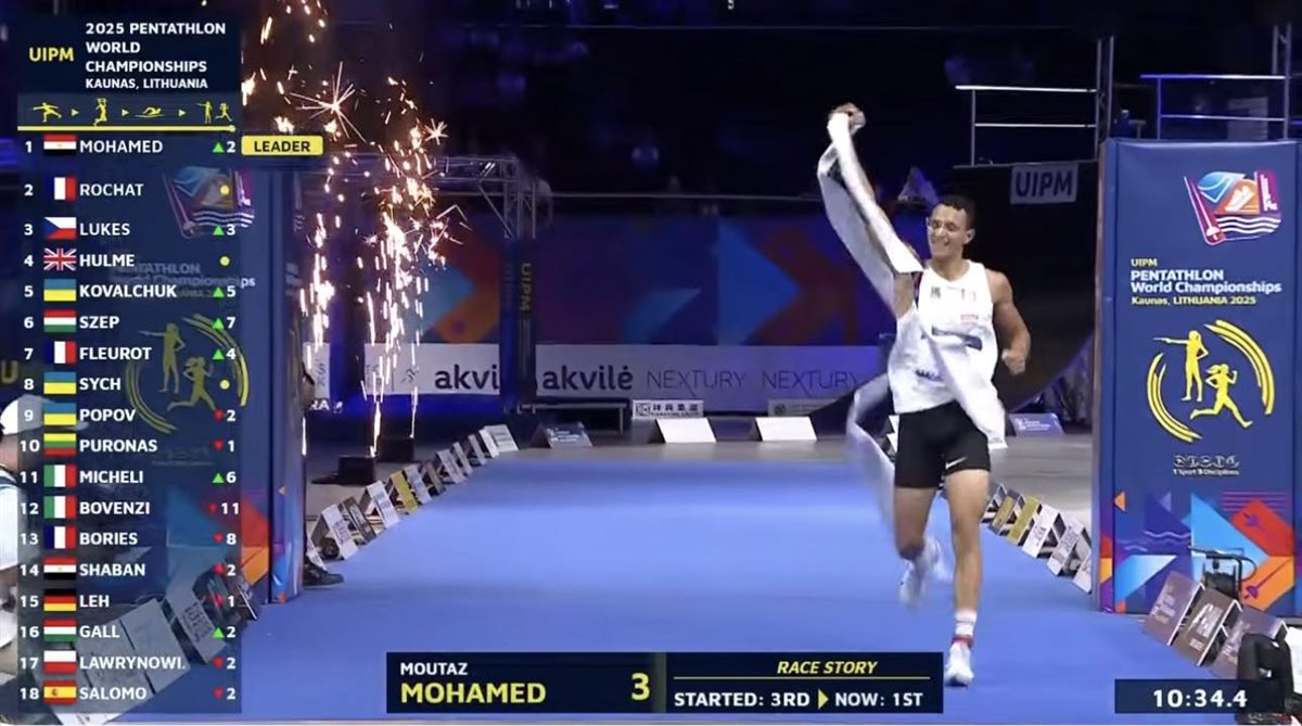 لحظة تتويج معتز محمد بذهبية بطولة العالم للخماسي الحديث