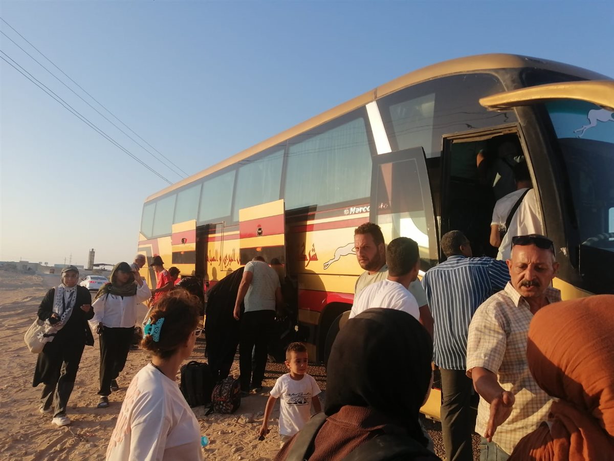 نقل ركاب القطار المتعطل