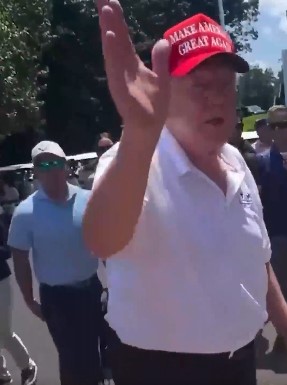 ترامب يظهر علنًا