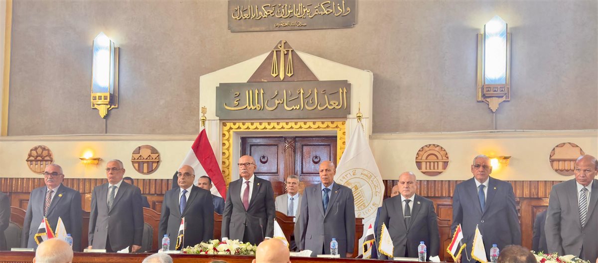 <strong>أعضاء النيابة الإدارية يؤدون اليمين القانوني أمام وزير العدل والنائب العام والمجلس الأعلى للقضاء</strong>