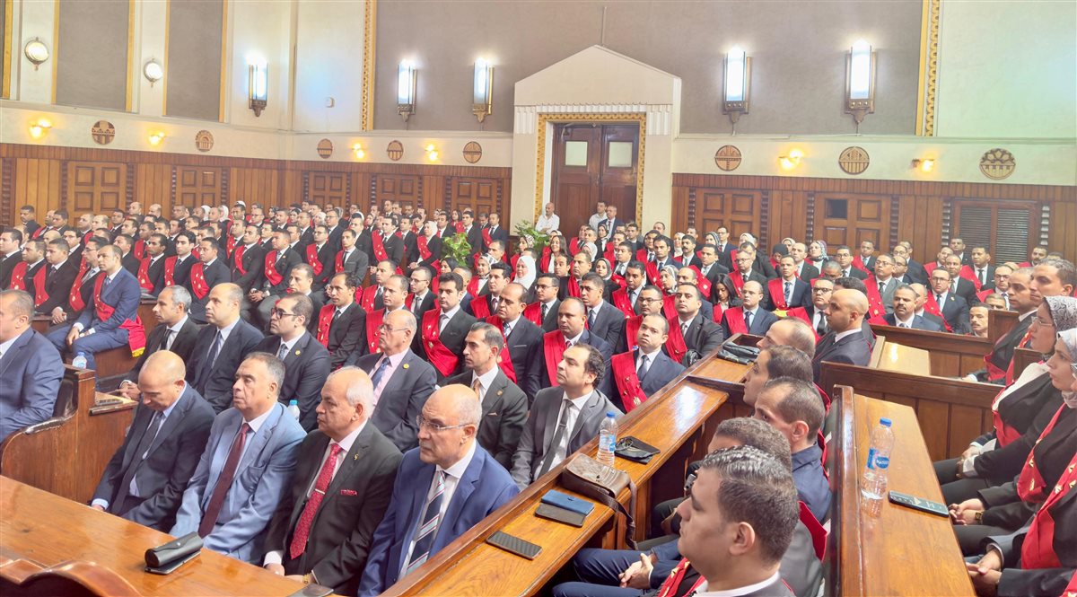 <strong>أعضاء النيابة الإدارية يؤدون اليمين القانوني أمام وزير العدل والنائب العام والمجلس الأعلى للقضاء</strong>