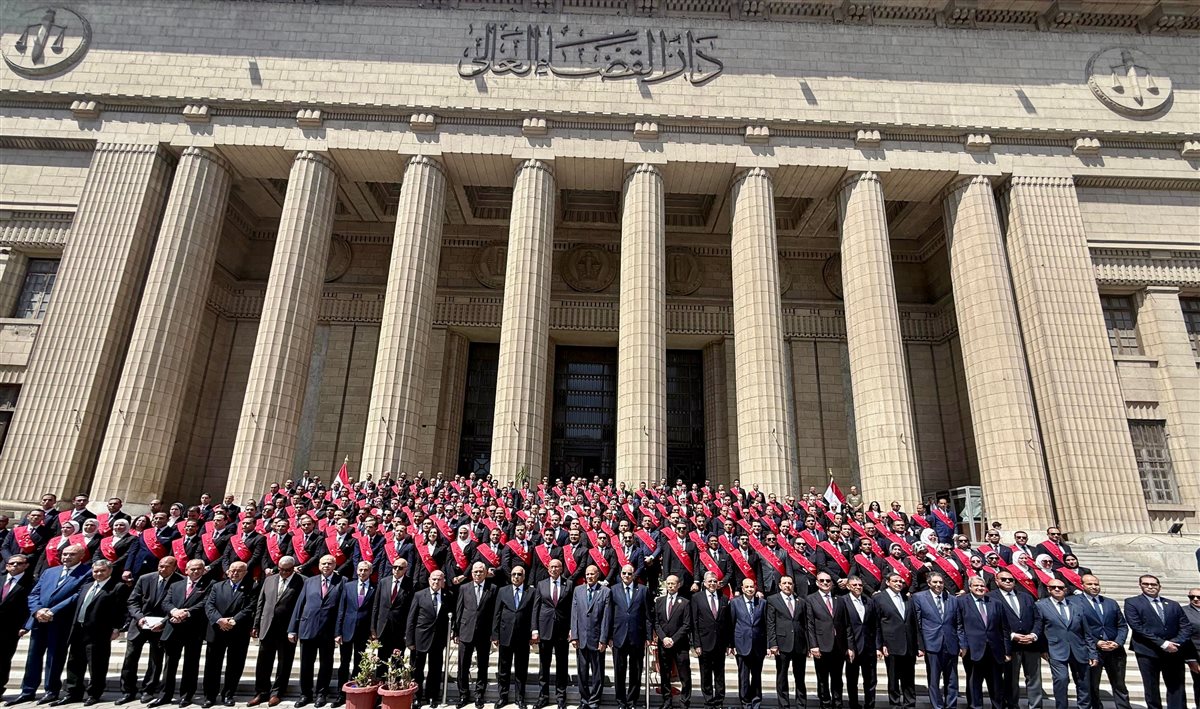 <strong>أعضاء النيابة الإدارية يؤدون اليمين القانوني أمام وزير العدل والنائب العام والمجلس الأعلى للقضاء</strong>