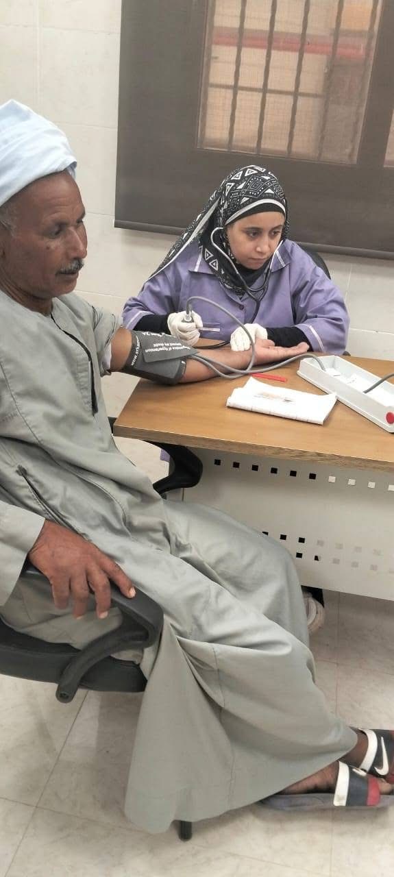 قوافل طبية مجانيةً بالأقصر