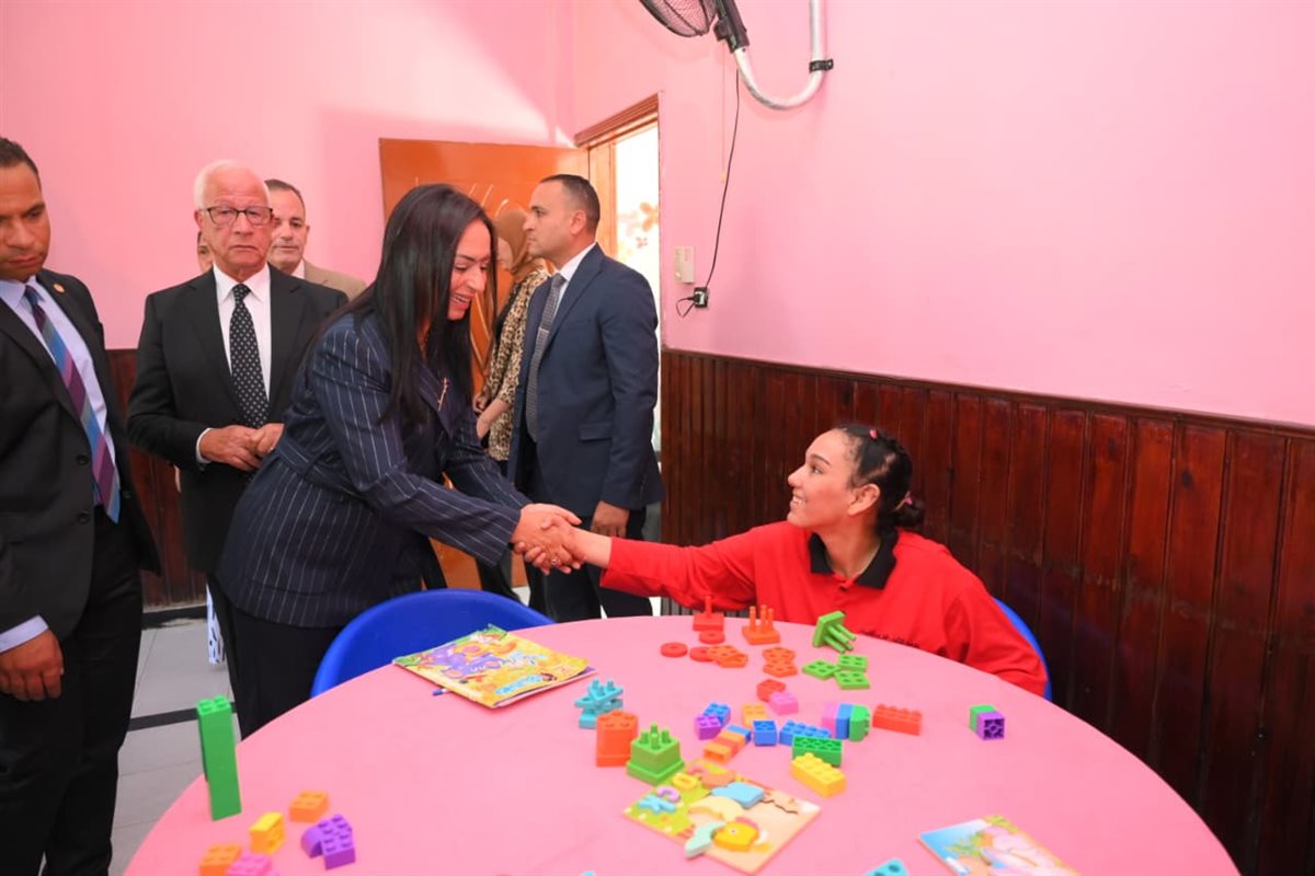 وزيرة التضامن تزور دار رعاية التثقيف الفكري للفتيات بحلوان