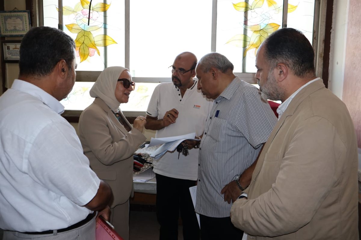 مديرة تعليم القاهرة تعاين المساحات الفراغية بمدرسة السيدة نفيسة للتكنولوجيا التطبيقية وكيفية الاستغلال الأمثل لها