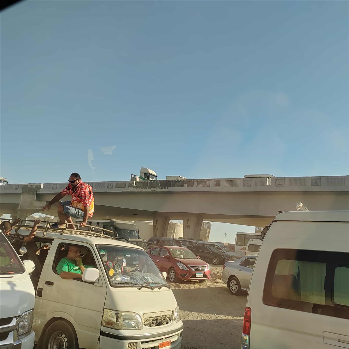 توقف الحركة المرورية بطريق السويس العين السخنة بسبب أعمال صيانة بمنطقة الأدبية