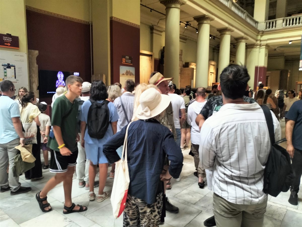 المتحف المصري بالتحرير يستقبل السائحين من مختلف الجنسيات