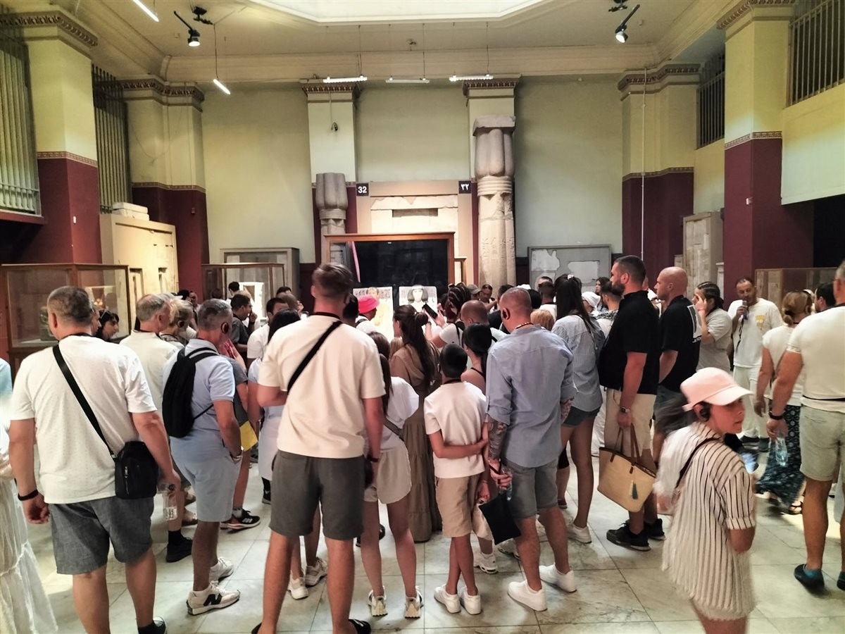 المتحف المصري بالتحرير يستقبل السائحين من مختلف الجنسيات