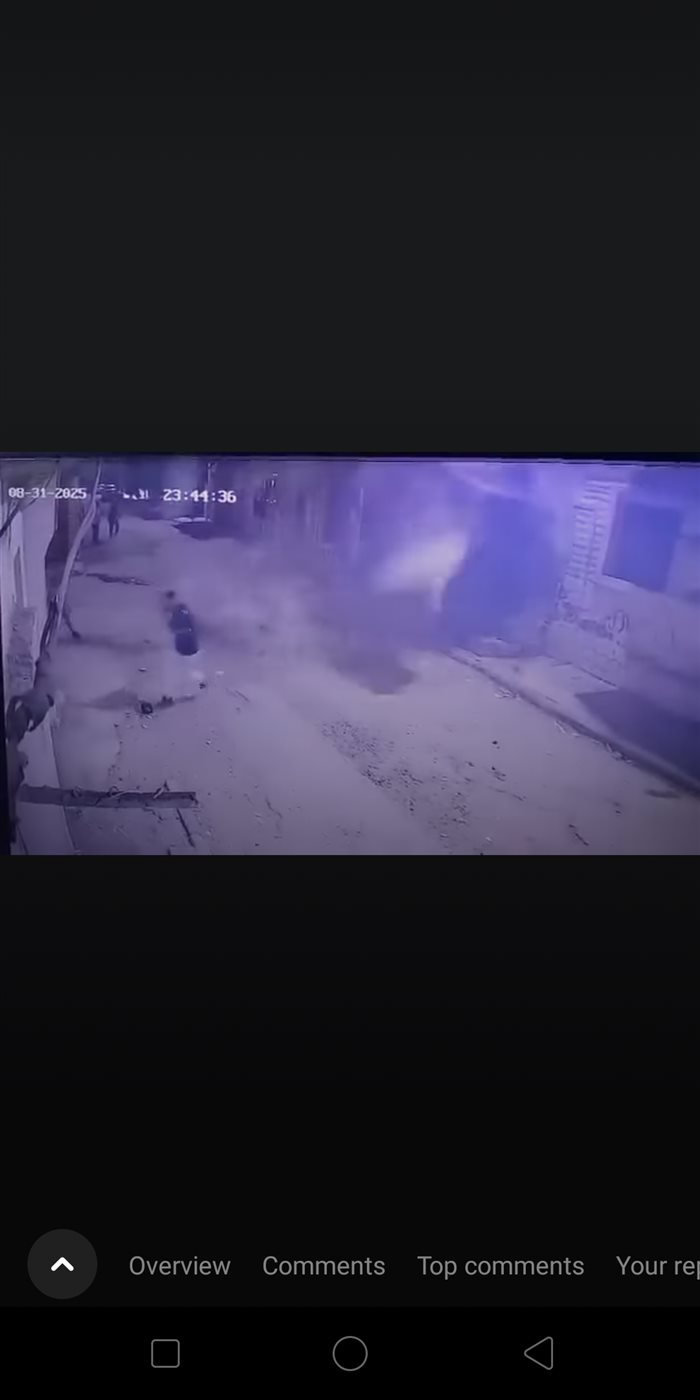 نجاة شاب من سقوط أجزاء من عقار