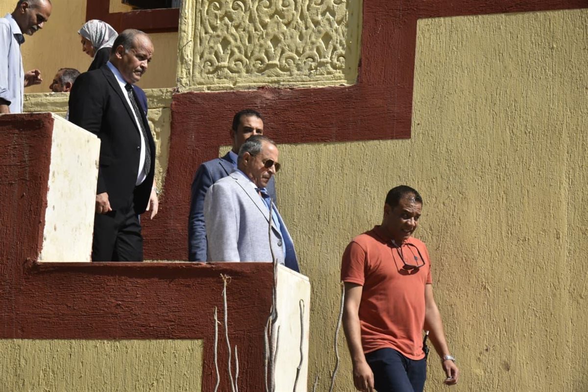 محافظ بورسعيد خلال جولته 