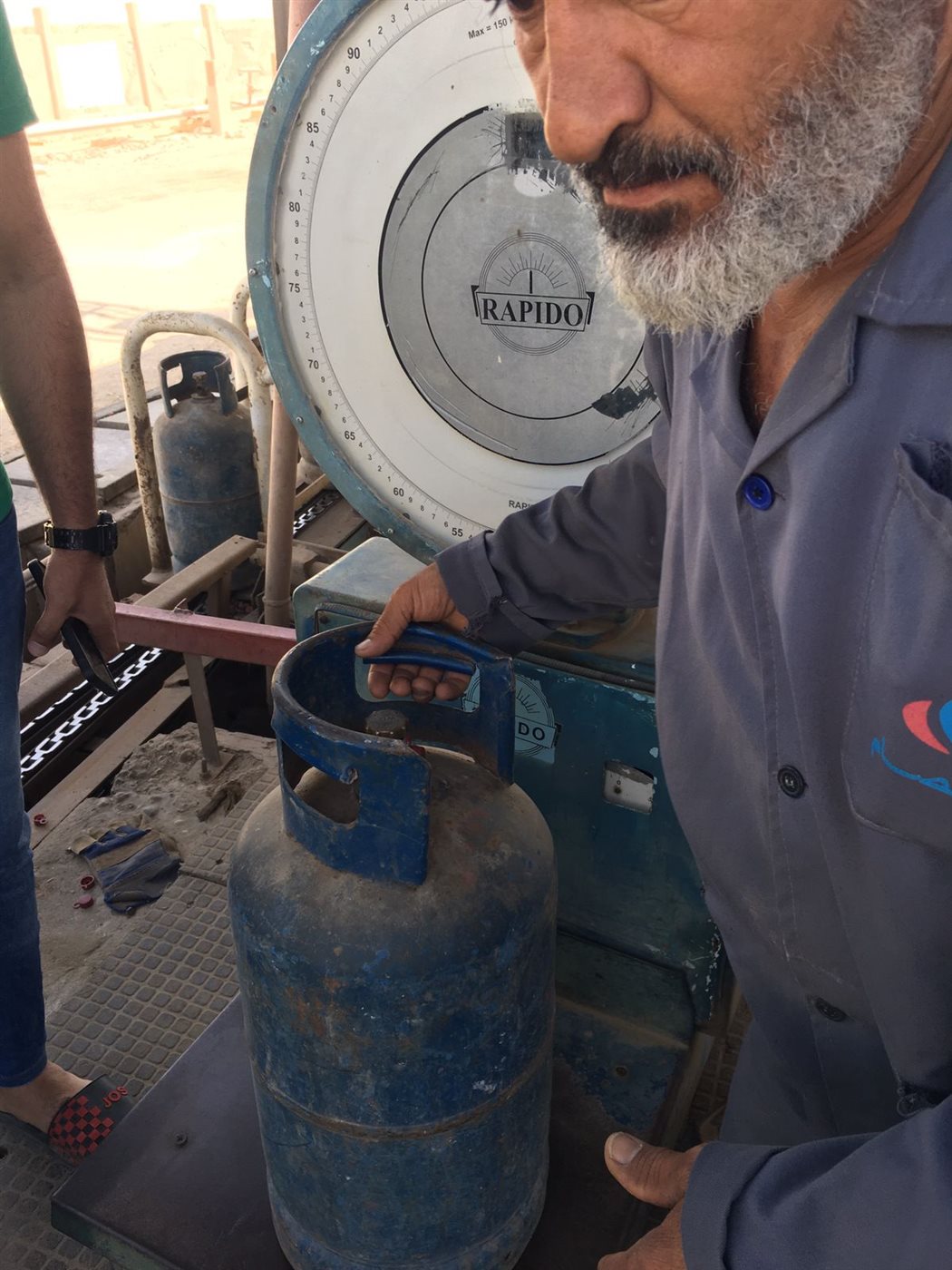 جولة رقابية مفاجئة على محطات تعبئة الغاز بالفيوم