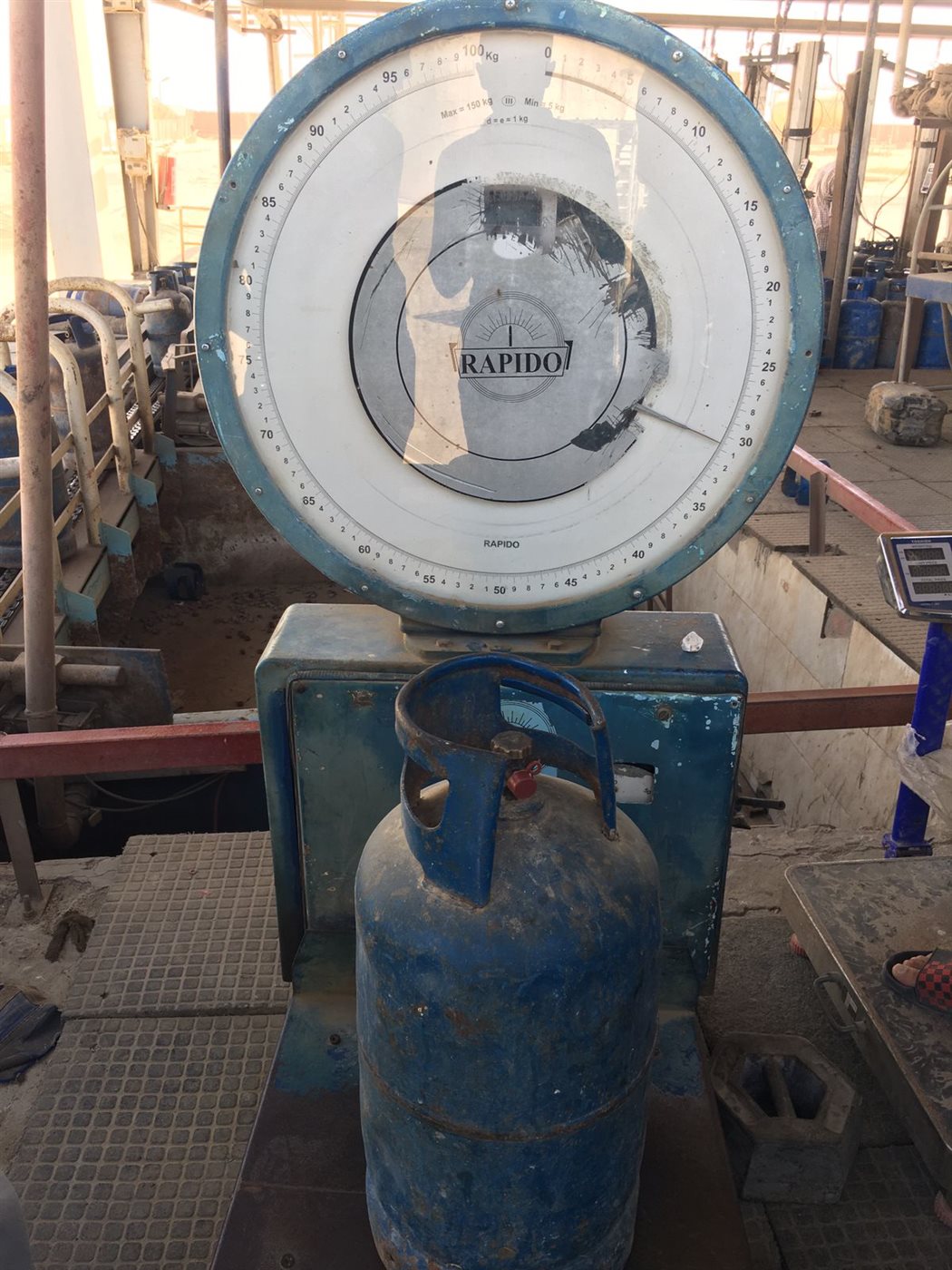 جولة رقابية مفاجئة على محطات تعبئة الغاز بالفيوم