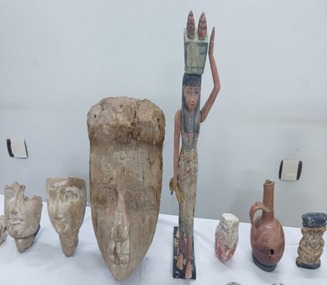 القبض علي تاجر أدوات منزلية بحوزته  577 قطعة أثرية من العصور القديمة بالمنيا