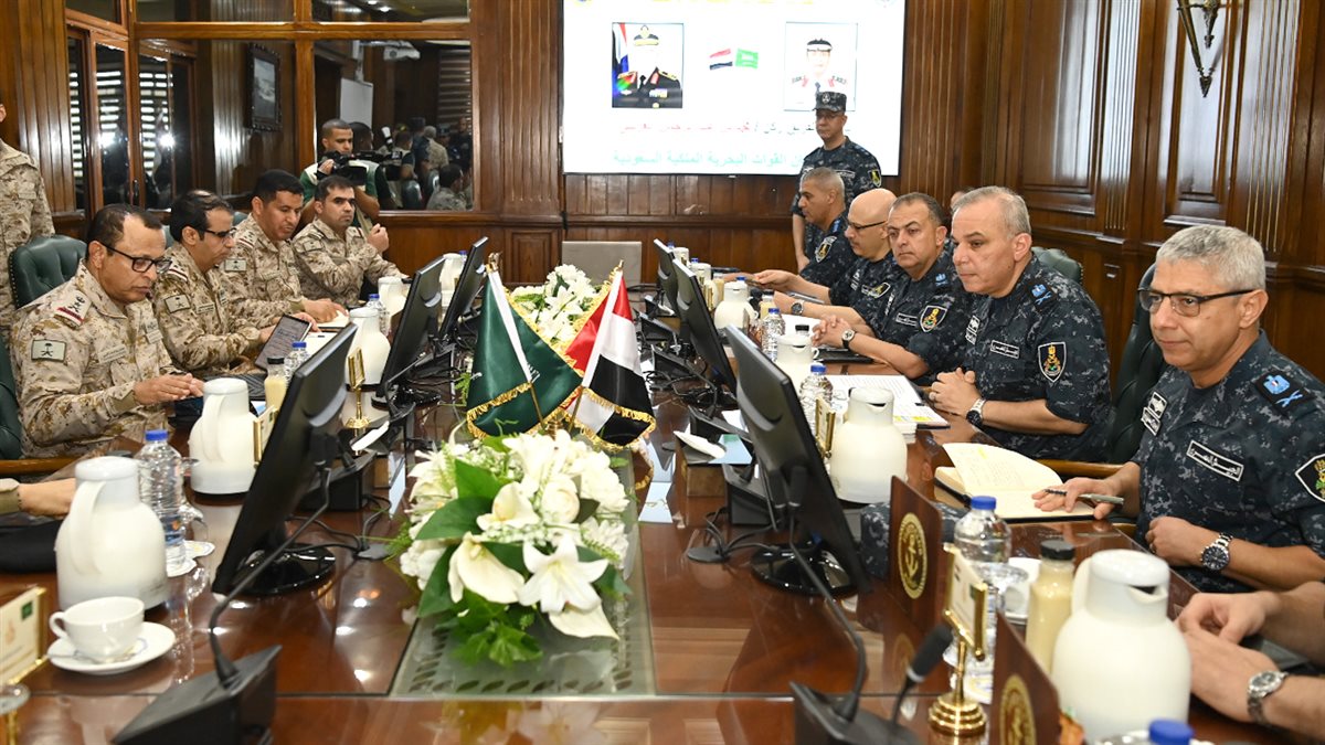 المتحدث العسكرى: قائد القوات البحرية يلتقى رئيس أركان القوات البحرية الملكية السعودية