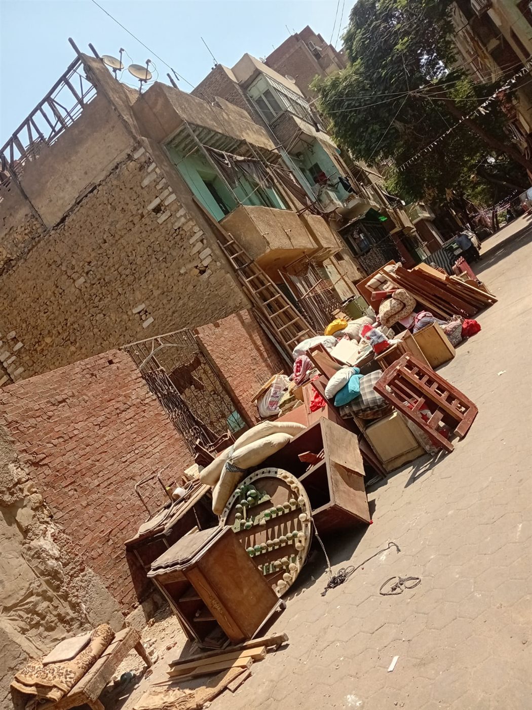 جانب من معاناة الأهالي