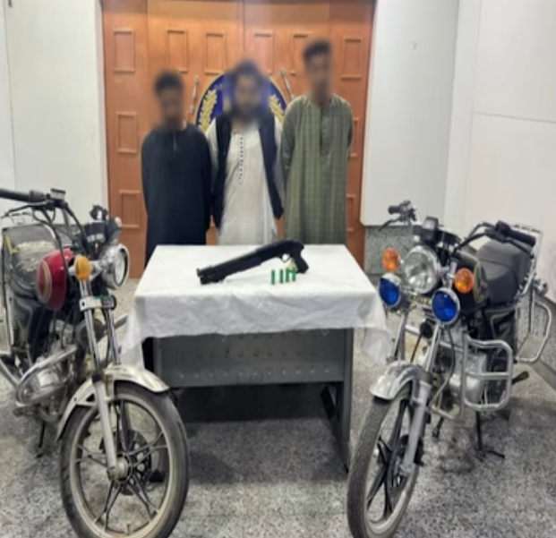 سرقة موتسكل بالسلاح 