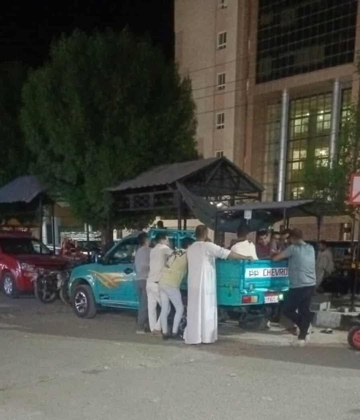 حزن وذهول الأهالي أمام المستشفى