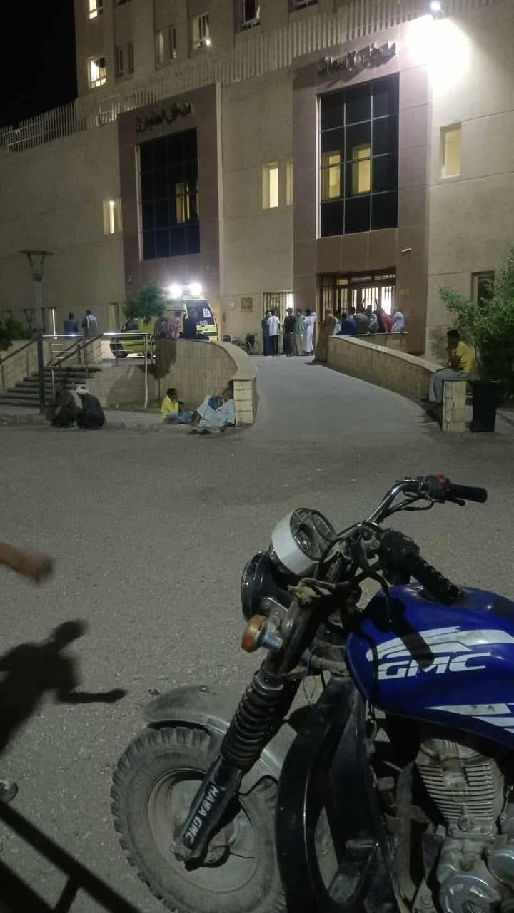 حزن وذهول الأهالي أمام المستشفى