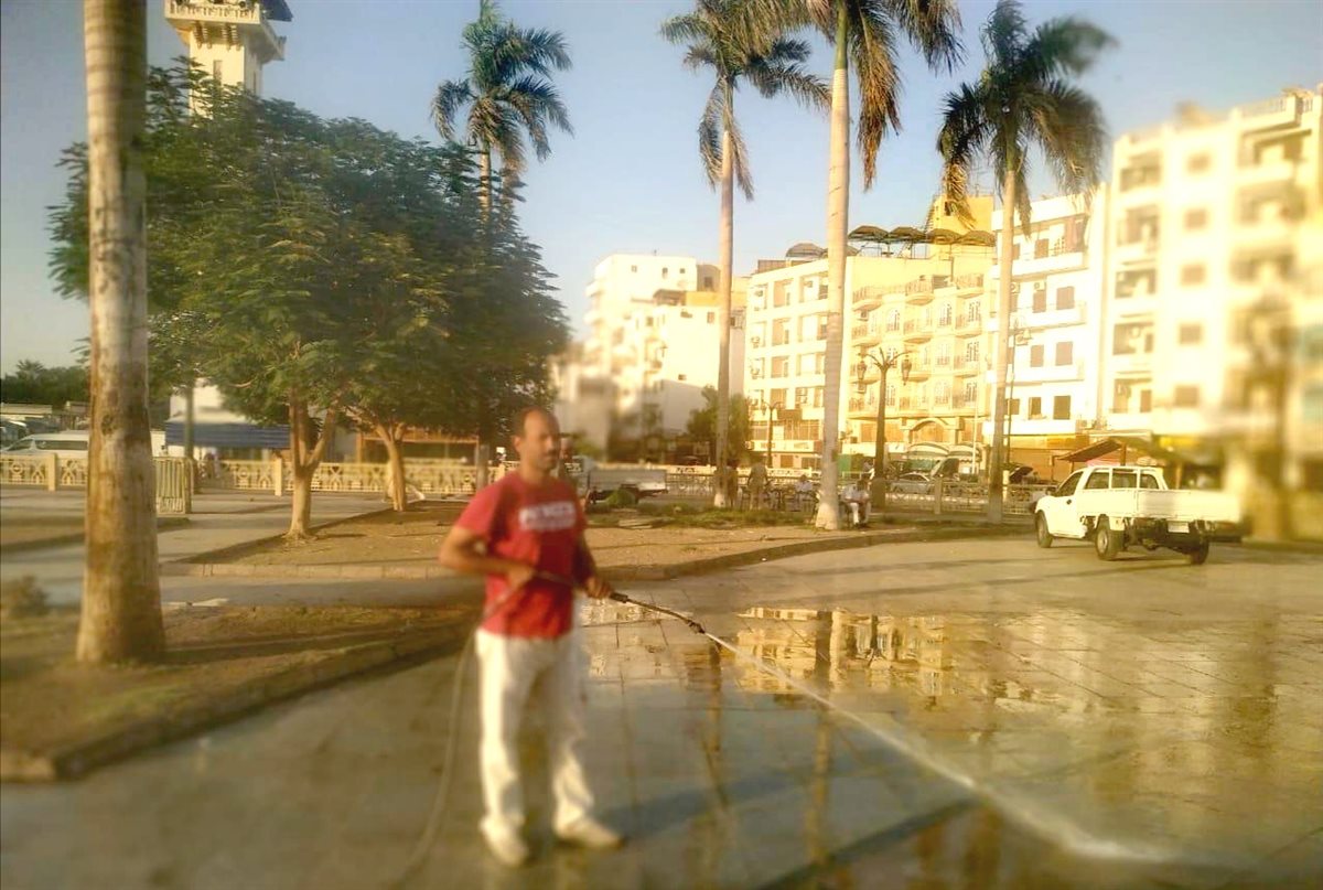 حملة نظافة مكثفة بساحة أبو الحجاج 