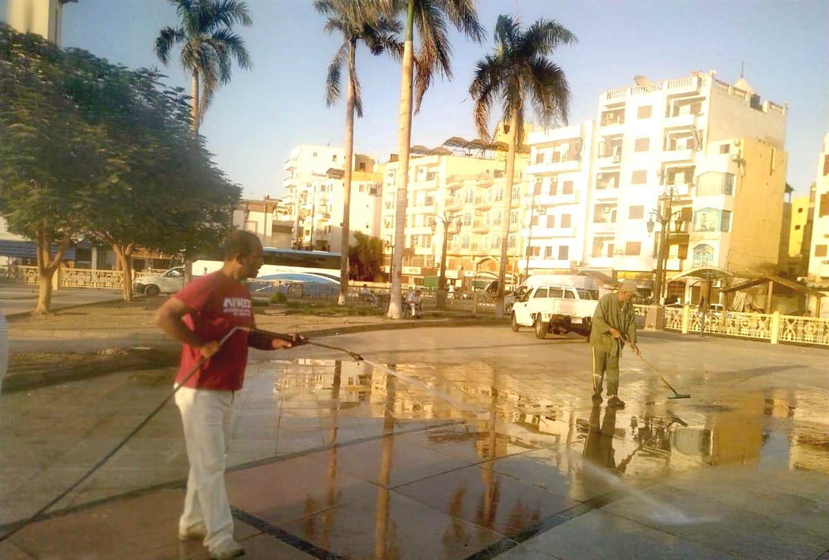 حملة نظافة مكثفة بساحة أبو الحجاج 