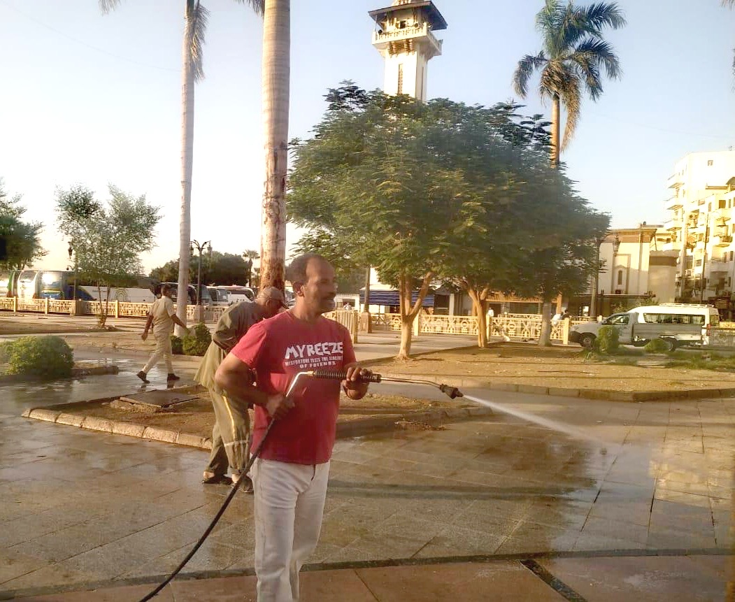 حملة نظافة مكثفة بساحة أبو الحجاج 