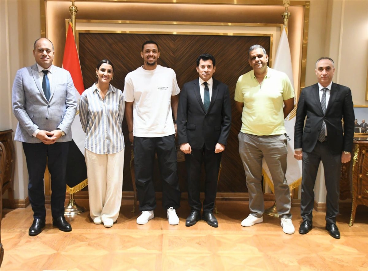 وزير الرياضة يلتقي رئيس اتحاد الإسكواش ومصطفى عسل
