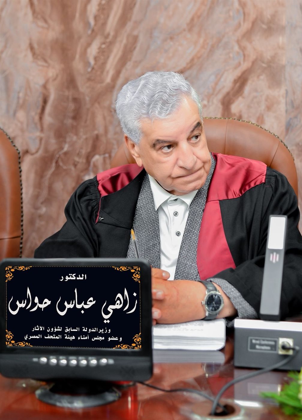 زاهي حواس يشارك في مناقشة دكتوراه بكلية الآداب جامعة المنصورة