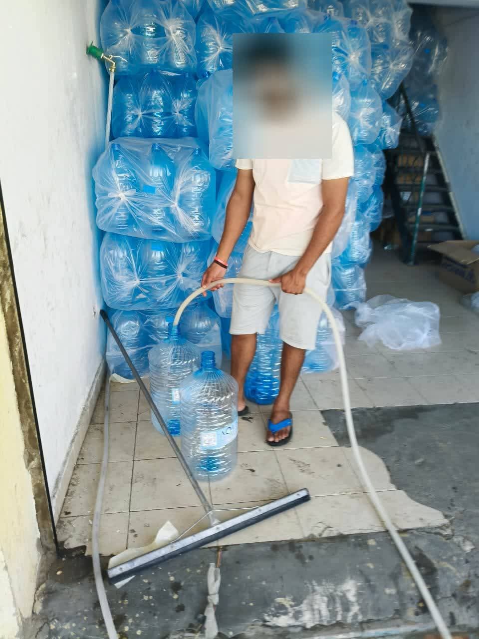 ملء الزجاجات الفارغة