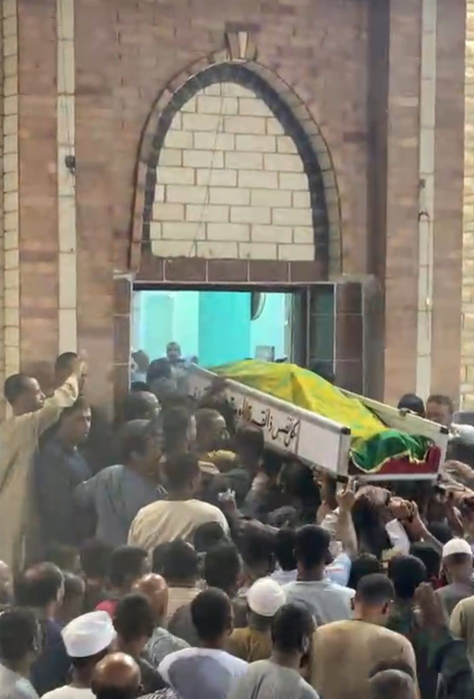 جنازه مهيبة ووداع شعبي 