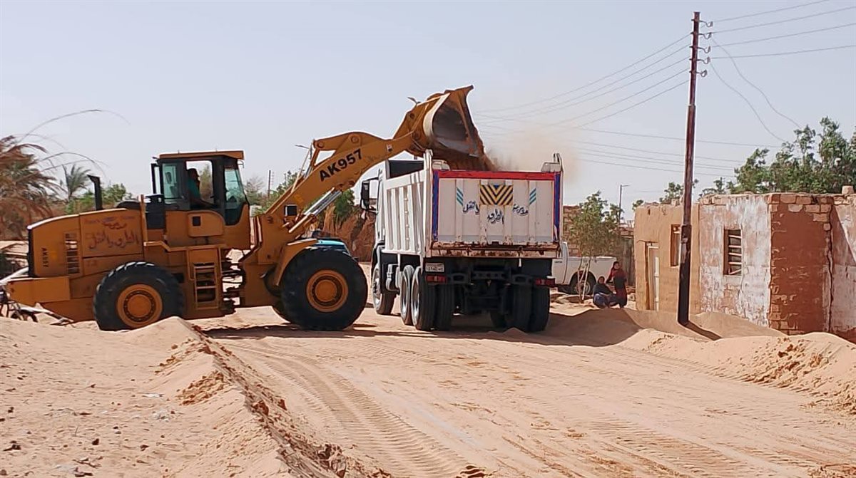 ازالة الرمال المتحركة من قري الاربعين